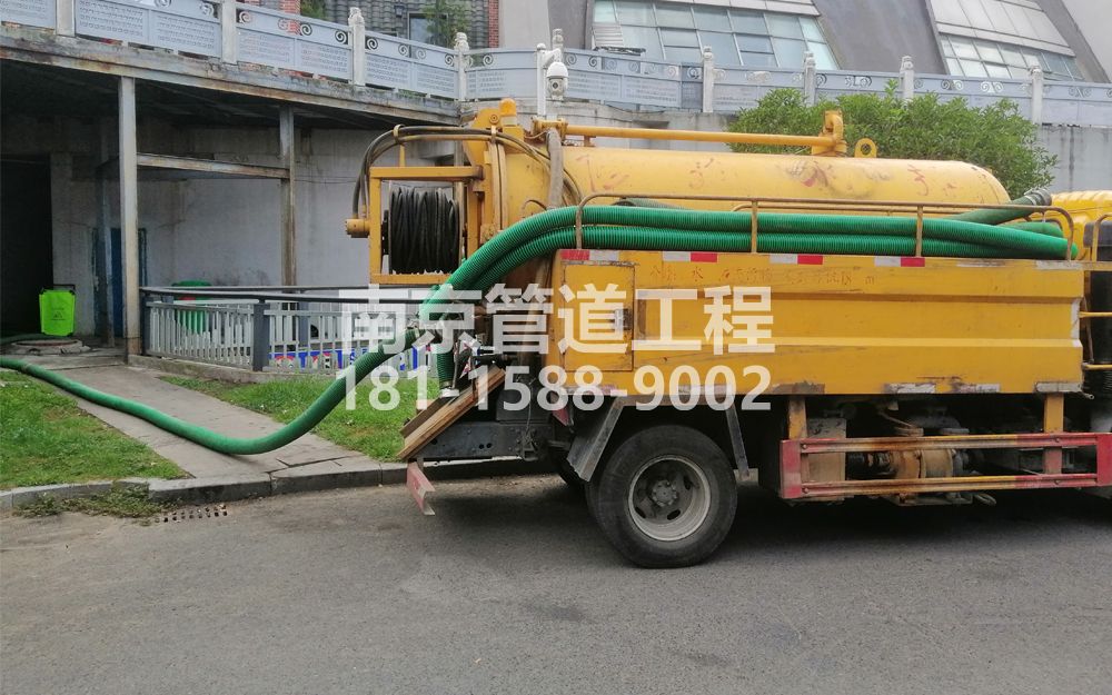 277程桥商场隔油池吸污